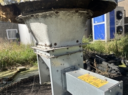 Brugt Miljø silo 32 m3 glasfiber med 300 x 300 mm bund med mandehul.