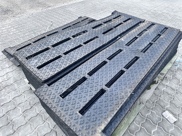 Restparti af gummi plader til spaltegulv 