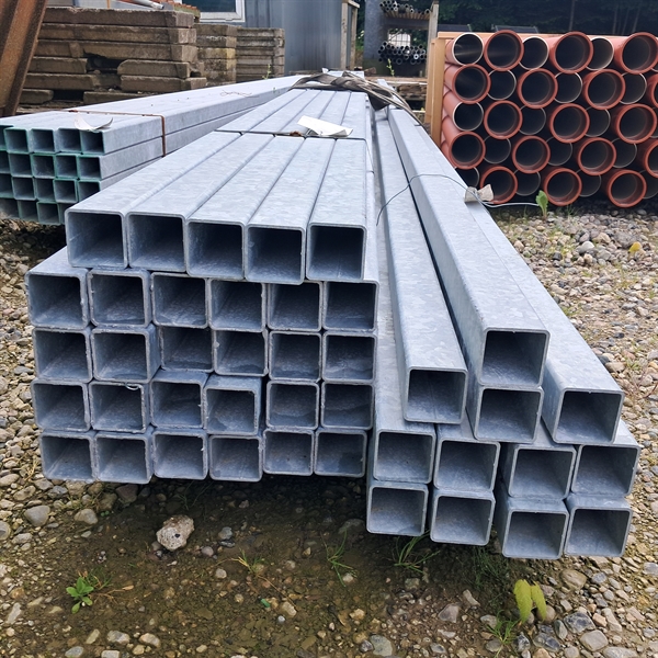 Galvaniseret rør, 70x70x4 mm. 1 Længde á 6 m. 