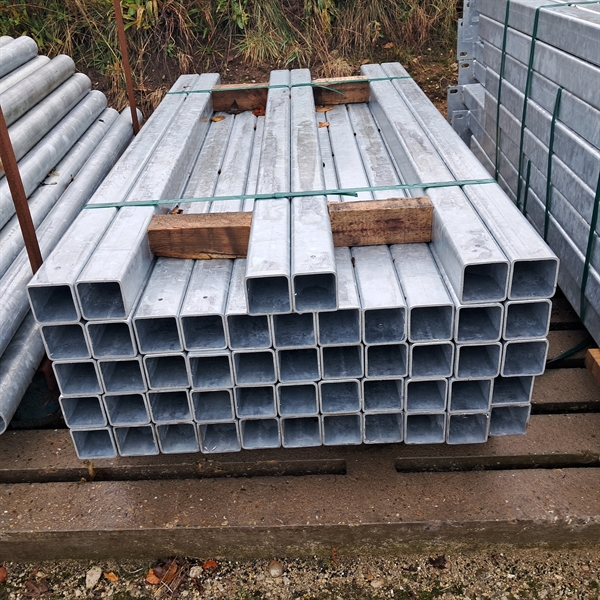 70x70x4 mm. stolpe til nedstøbning