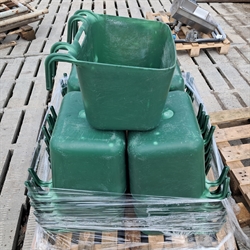 37 stk. brugte fodertrug 30 liter 44x35x32 cm. 