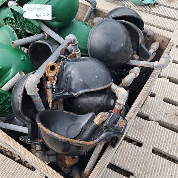 24 stk. brugte drikkekopper i jern 