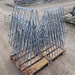 11 stk. brugte høhække 56x45x58 cm.