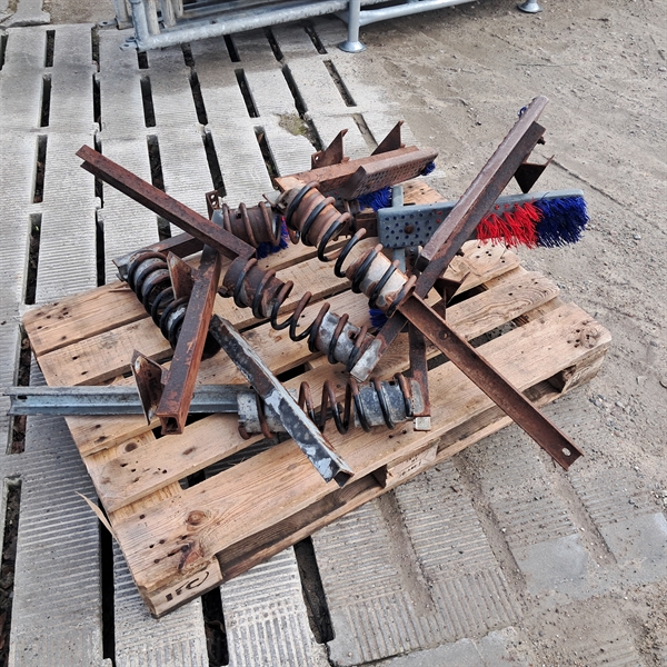 5 stk. brugte beslag til fjedrekobørster 