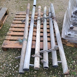 6 stk. brugte 2½" stolper til nedstøbning, længde: 1,75 m.