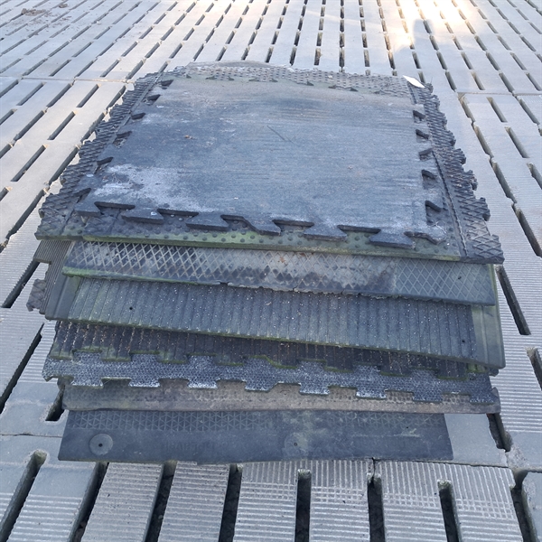 22 stk. brugte gummimåtter - blandet rest parti G92