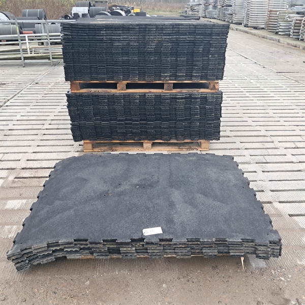 106 stk. brugte gummimåtter 20 mm. 170x125 cm. G89