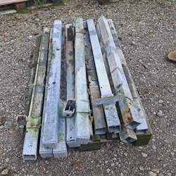 12 stk. brugte 70x70 mm. stolper til nedstøbning. Længde: 1,27 m.