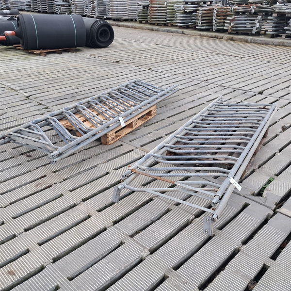 Brugte skrågitter til kalve, 6 stk. længde: 2,48 - 2,72 m.