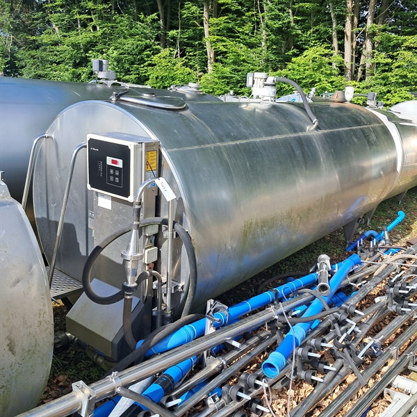 1 stk. brugt "DeLaval" køletank 4850 l. 420x150x200 cm. Tank 6