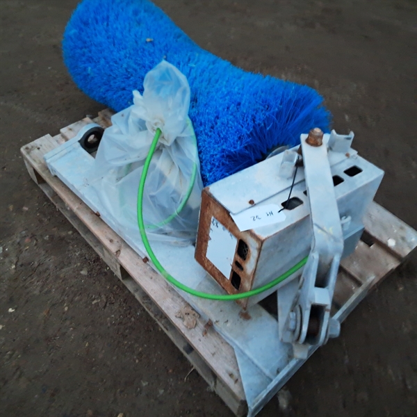 1 stk. brugt kobørste med motor, Nr 32