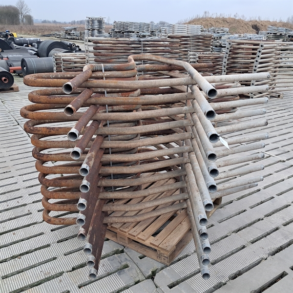 48 stk. brugte 2" sengebøjler længde: 2,15 m. Cc: 0,84 m. S501