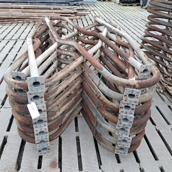 29 stk. brugte 2" sengebøjler længde: 2,25 m. Cc: 0,90 m. S502