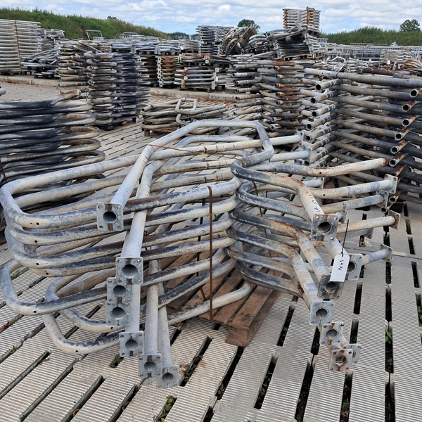 14 stk. brugte 2" sengebøjler længde: 2,30 m Cc: 0,85 m S476